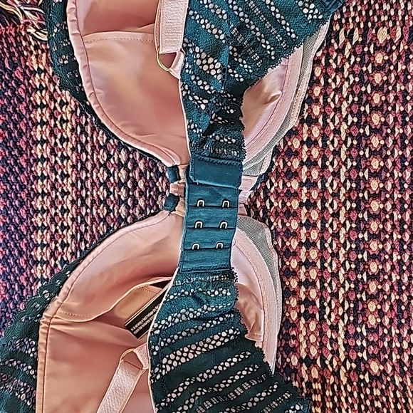 Victoria's Secret Green Push Up Bra - Picture 4 of 4